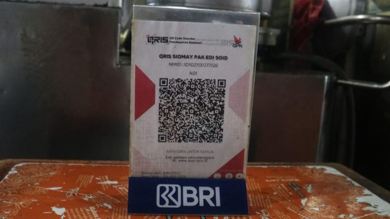 Pandemi Covid-19 sempat membuat bisnis siomay Eddy terpuruk. Blok S Pujasera sepi pengunjung.
