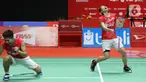 Pebulutangkis Indonesia, Greysia Polii/Apriyani Rahayu merayakan kemenangan usai melawan Maiken Fruergaard/Sara Thygesen (Denmark) pada final ganda putri Indonesia Masters 2020 di Istora GBK, Jakarta, MInggu (19/1/2020). Greysia/Apriyani unggul 18-21 21-11 23-21. (Liputan6.com/Helmi Fithriansyah)