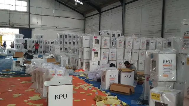 KPU Kota Cirebon Jemput Bola Mengatasi Kekurangan Logistik Pemilu