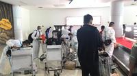6 Warga Negara Asing asal China saat memasuki bandara Djalaluddin Gorontalo (Arfandi Ibrahim/Liputan6.com)