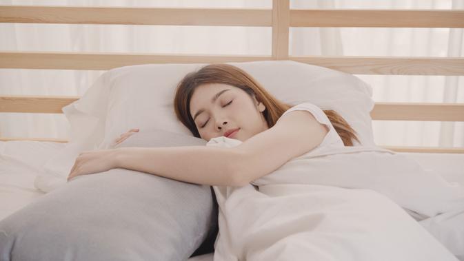 Berapa Lama Seprai & Sarung Bantal Boleh Tak Dicuci? Ahli Mikrobiologi Ungkap Batas Amannya