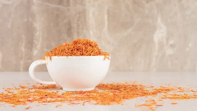 1. Gunakan Hanya Kulit Luar Jeruk