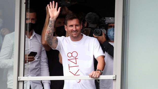 6 Editan Kaos Lionel Messi Usai Gabung PSG Ini Bikin Senyum-senyum