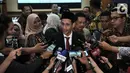 Mendikbud Nadiem Anwar Makarim memberikan keterangan kepada awak media usai acara lepas sambut di Gedung Kemendikbud, Jakarta, Rabu (23/10/2019). Nadiem Makarim datang untuk menghadiri  acara lepas sambut sebagai Mendikbud yang baru. (merdeka.com/Iqbal S. Nugroho)