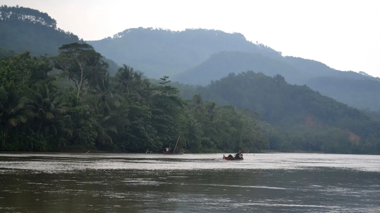 Sungai Serayu memberi penghidupan untuk ribuan orang di sepanjang alirannya. (Foto: Liputan6.com/Muhamad Ridlo)