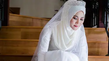 Inspirasi Gaun Pengantin Hijab Warna Putih Cocok Untuk Akad Nikah Fimela Fimela Com