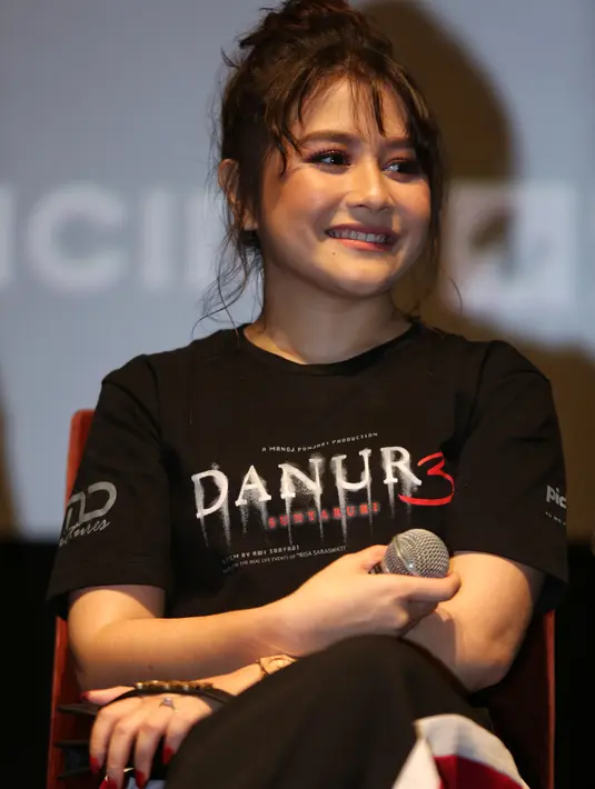 Prilly Latuconsina di Epicentrum XXI, Jakarta Selatan, Selasa (24/9/2019). (Adrian Putra/Fimela.com)
