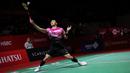 Pebulutangkis tunggal putra Indonesia, Jonatan Christie bertanding melawan pebulutangkis tunggal putra India, Lakshya Sen pada laga perempat final Indonesia Masters 2023 di Istora Senayan, Jakarta, Jumat (27/01/2023). Jojo menang dengan skor 15-21, 21-10, 21-13. (Bola.com/Bagaskara Lazuardi)