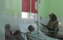 Melihat kondisi Tosan terbaring kritis di rumah sakit
