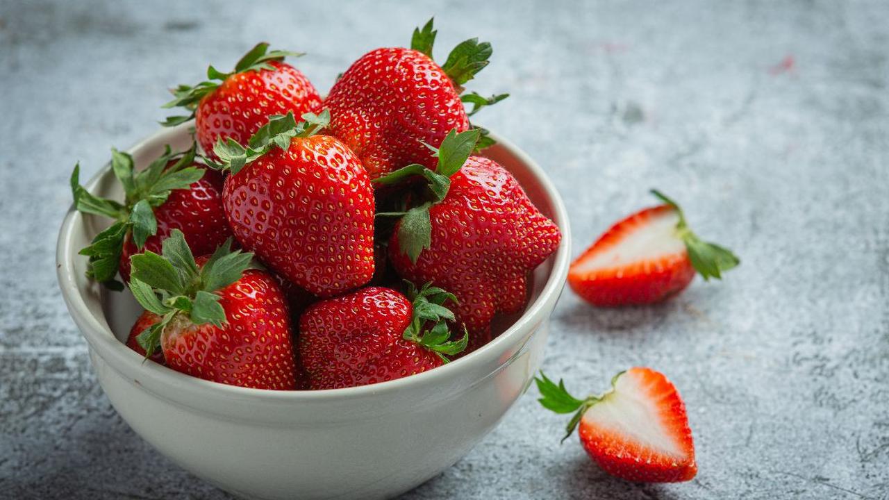 Mengkonsumsi aroma stroberi secara rutin dapat memberikan berbagai manfaat yang signifikan bagi siapa pun yang melakukannya