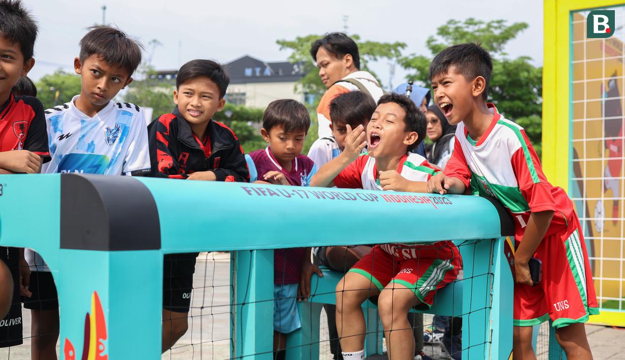 Ada juga permainan interaktif menarik yang disediakan panitia dalam kemeriahan Trophy Experience Piala Dunia U-17 2023 di Kota Solo, Minggu (5/11/2023). (Bola.com/Radifa Arsa)
