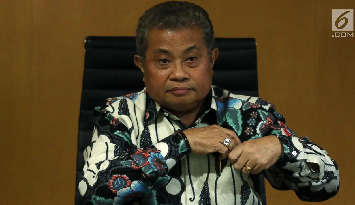 Juru Bicara Mahkamah Agung (MA), Andi Samsan Nganro memberikan keterangan terkait putusan Baiq Nuril, di Jakarta, Senin (8/7/2019). MA memahami putusan PK Baiq Nuril menuai pro-kontra namun, menolak jika putusan PK Baiq dianggap Ombudsman RI berpotensi maladministrasi. (Liputan6.com/Johan Tallo)