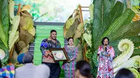 Dukung Ekonomi Kreatif, Puan Apresiasi Peluncuran Busana Wastra Nusantara Ivan Gunawan