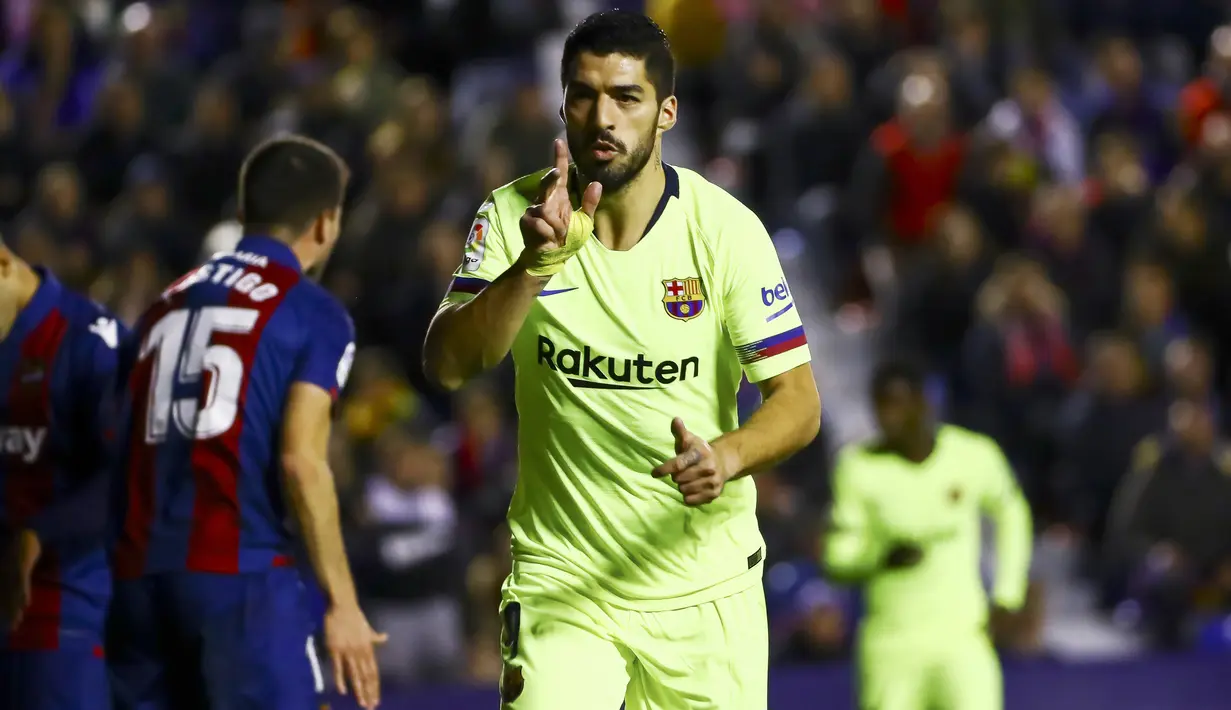 3. Luis Suarez (Barcelona) - 11 Gol (3 Penalti). (AP/Jose Miguel Fernandez de Velasco)