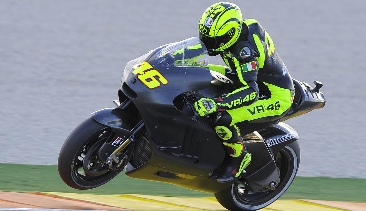 Valentino Rossi tampil dengan motor berwana hitam saat baru bergabung dengan tim Ducati pada tahun 2010. (AFP Photo/Jose Jordan)