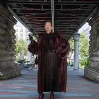 Model dengan parkinson disease. [Dok/balenciaga].