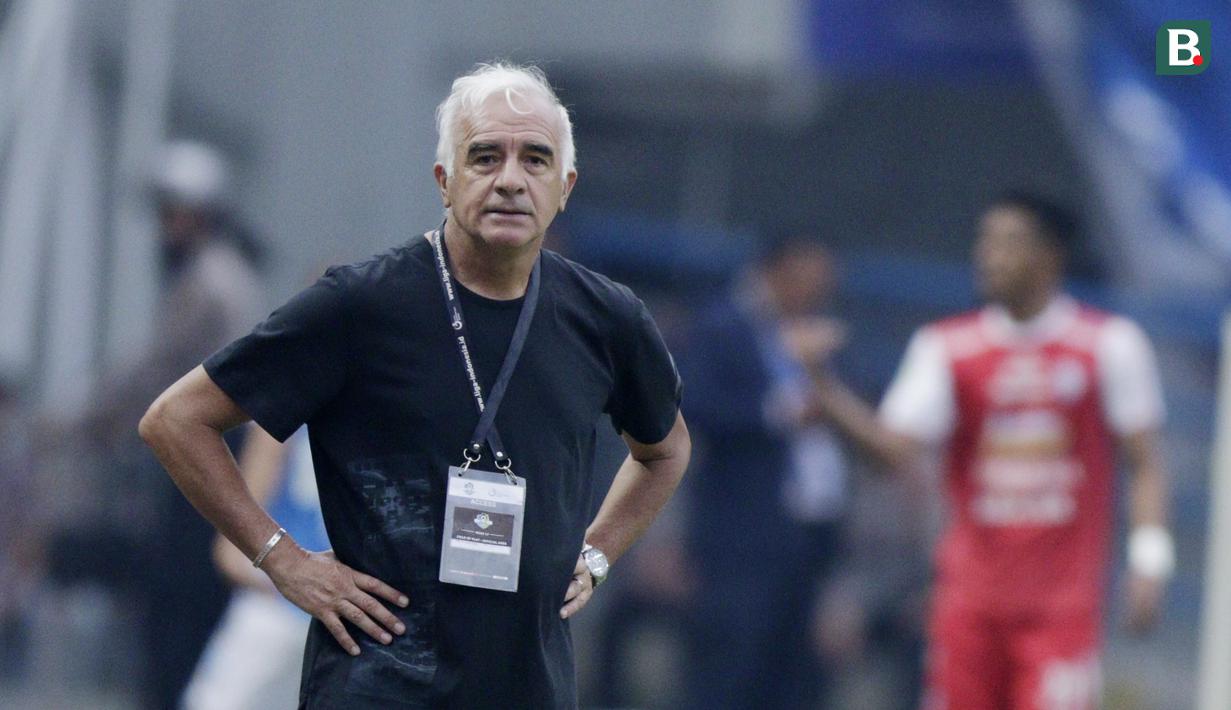 Pelatih Persib Bandung, Mario Gómez, saat melawan Arema FC pada laga Liga 1 di Stadion GBLA, Jawa Barat, Kamis (13/9/2018). Persib menang 2-0 atas Arema FC. (Bola.com/M Iqbal Ichsan)