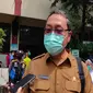 Kepala Dinas Kesehatan Kota Cirebon Edy Sugiarto memastikan pelaksanaan vaksin buster akan dilakukan pekan depan. Foto (Liputan6.com / Panji Prayitno)