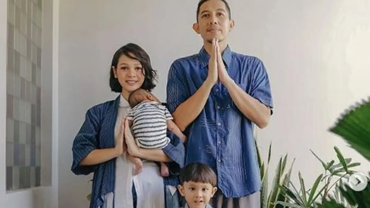 Rumahnya Bernunasa Etnik, Ruang Koleksi Buku Andien Curi Perhatian