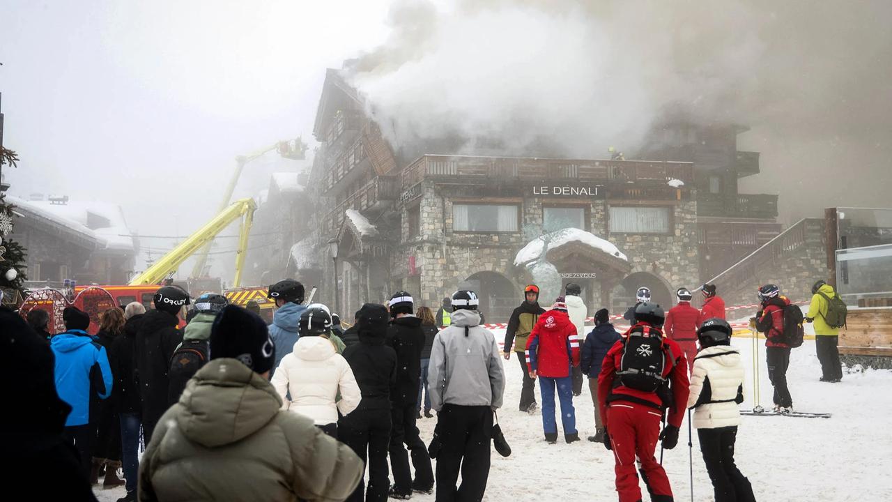 FOTO: Kebakaran Hebat Hanguskan Hotel Super Mewah di Courchevel Alpen Prancis