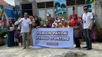 Komunitas anak muda yang menamakan diri Pemuda Pemilih Pandai Provinsi Banten turun langsung ke rumah-rumah warga membagikan ribuan butir telur ayam kepada warga secara bertahap (Istimewa)