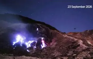 Blue Fire Muncul di Kawah Manuk, Badan Geologi Ingatkan Ancaman Gas Beracun