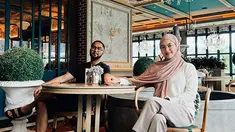 Pernah menjadi mantan kekasih dari Panji Trihatmodjo hingga aktor Ringgo Agus Rahman, perjalanan asmara Revalina pun berlabuh di pelaminan dengan pria bernama  Rendy Aditya Gunawan. Saat ini juara favorit pilihan pembaca pada pemilihan GADIS Sampul tahun 1999 ini sudah jarang muncul di layar kaca.
 (Liputan6.com/IG/@vatemat)