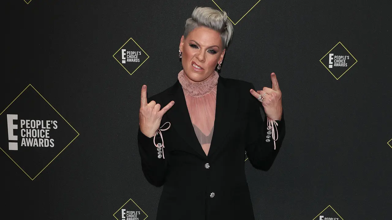 [Fimela] Pink di People's Choice Awards 2019