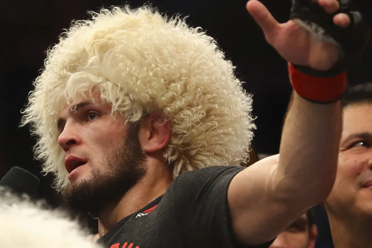 Khabib Nurmagomedov Bungkam Dustin Poirier di UFC 242