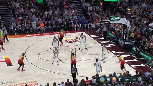 Berita video game recap NBA 2017-2018 antara Utah Jazz melawan Golden State Warriors dengan skor 129-99.