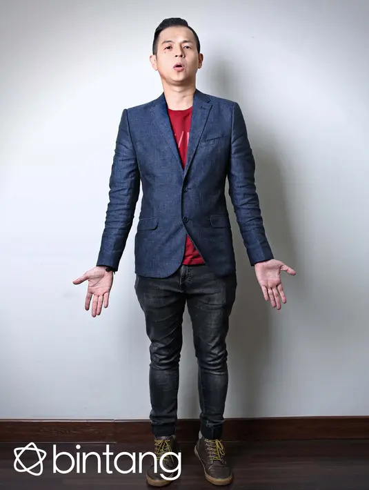 Ayah dua anak ini bahkan sampai kehilangan berat badan hingga 3 kg selama proses pembuatan film ‘Ngenest’. Menurutnya ini merupakan pekerjaan terberat yang pernah dijalaninya, terlebih ini merupakan kali pertama bagi Ernest. (Febio Hernanto/Bintang.com)