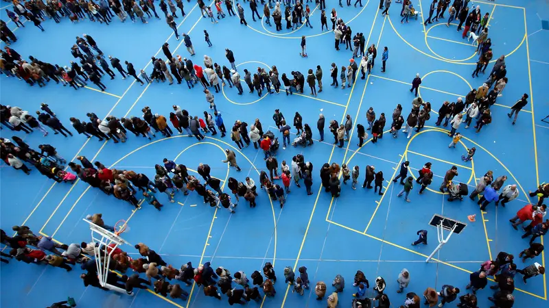 Warga Catalonia berbaris untuk menggunakan hak referendum untuk merdeka dari Spanyol. (Reuters)