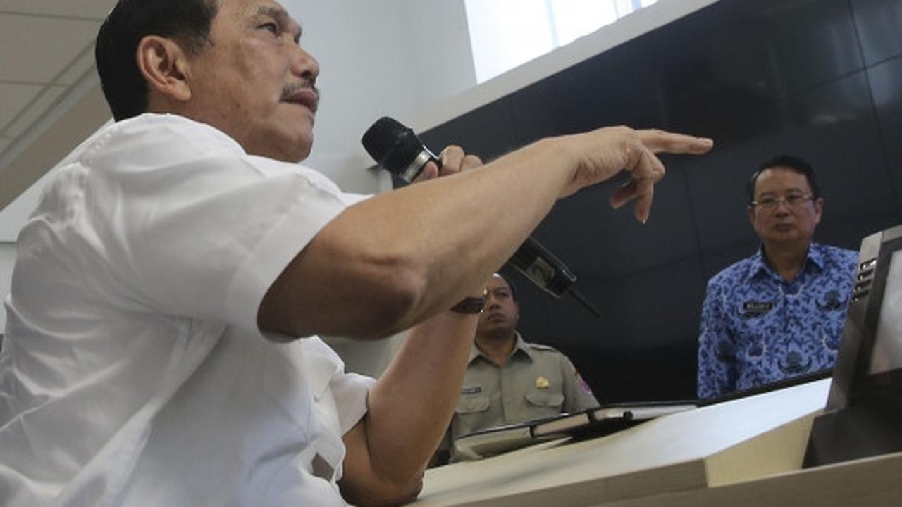 Menko Luhut pimpin rapat penanggulangan bencana asap