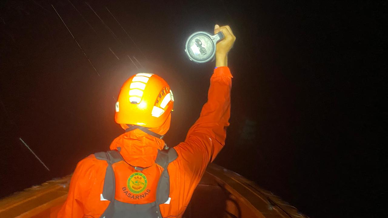 Kronologi Kapal Berisi Rombongan DPRD Mentawai Terbalik di Selat Sipora