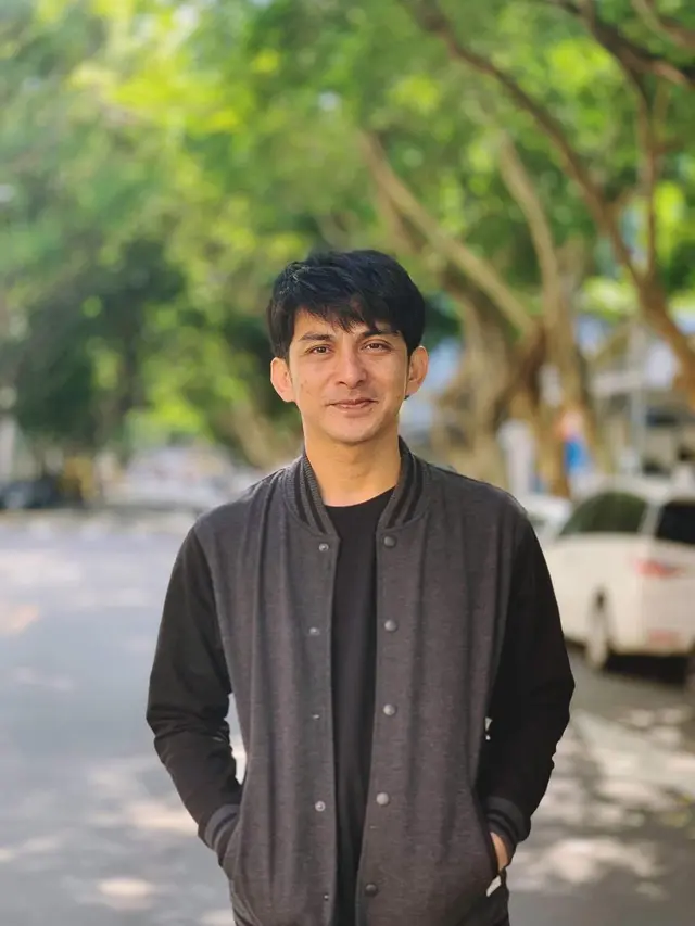 [Fimela] 6 Potret Yoga Pratama yang Awet Muda di Usia 38 Tahun