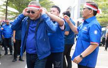 Momen Seru Zulhas, Mendag dan Mendes Lomba Makan Kerupuk-Estafet Belut di Perayaan HUT Ke-80 RI