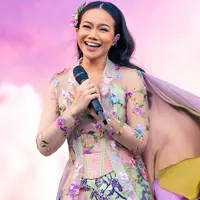 Potret Yura Yunita Jadikan Bunga Sebagai Aksesoris Rambut [instagram/yurayunita]