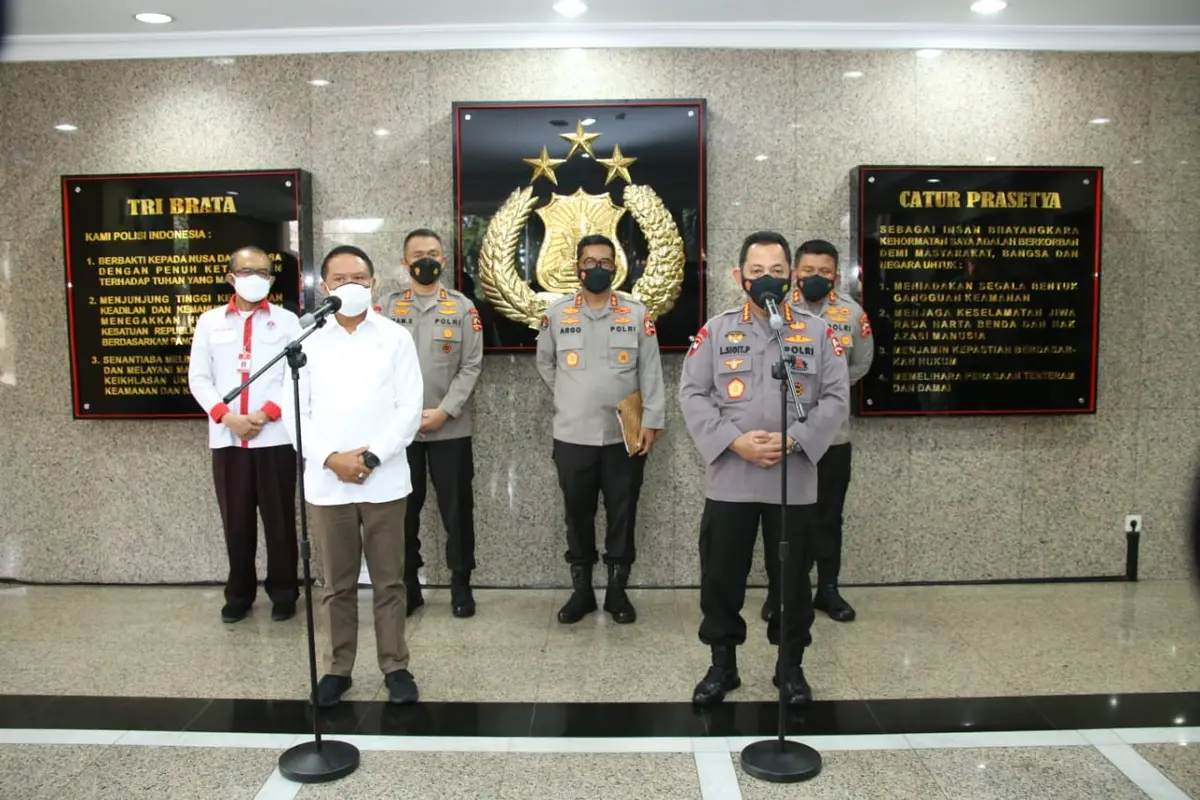 Menteri Pemuda dan Olahraga (Menpora), Zainudin Amali bertemu dengan Kapolri Listyo Sigit Prabowo untuk menerbitkan izin BRI Liga 1.