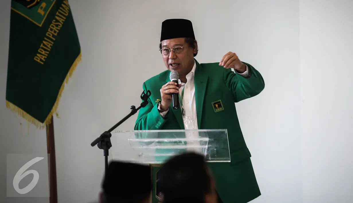 Ketua Umum PPP versi Muktamar Jakarta, Djan Faridz saat memberi sambutan di Mukernas II PPP, Jakarta, Selasa (29/3). Djan  menjanjikan umroh gratis untuk setiap pengurus DPC, DPW dan DPP atas kemenangan partainya di MA. (Liputan6.com/Faizal Fanani)