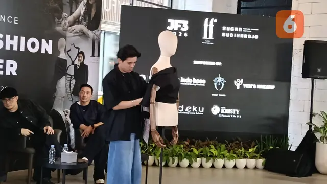 Arron Bryan Menangkan Future Fashion Designer 2026, Bawa Angsa Hitam di Final