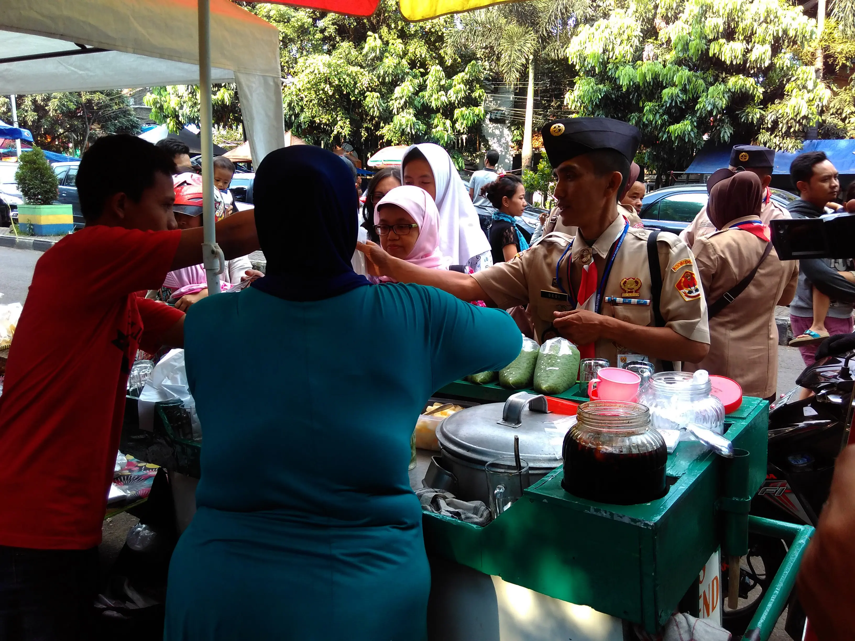 Pedagang takjil atau penganan berbuka puasa di Pusat Dakwah Islam (Pusdai) Jawa Barat, Jalan Diponegoro, Kota Bandung. (Liputan6.com, Arie Nugraha)