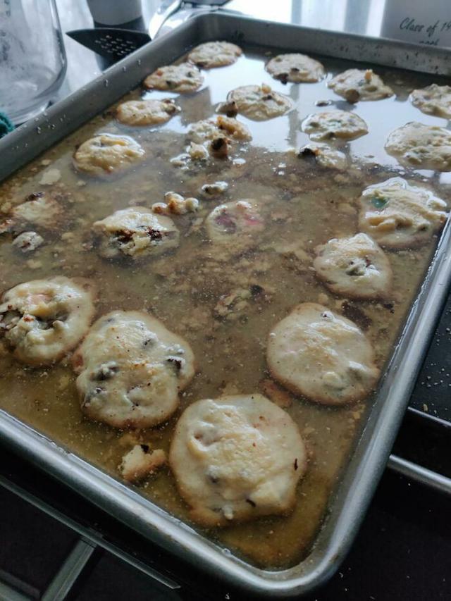 6 Potret Kue Gagal Usai Keluar dari Oven Ini Penampakannya Bikin Kecewa