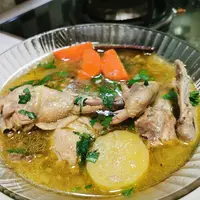 Semangkuk sop ayam kampung. (Liputan6.com/Wikimedia Commons/Mdsheth1986)