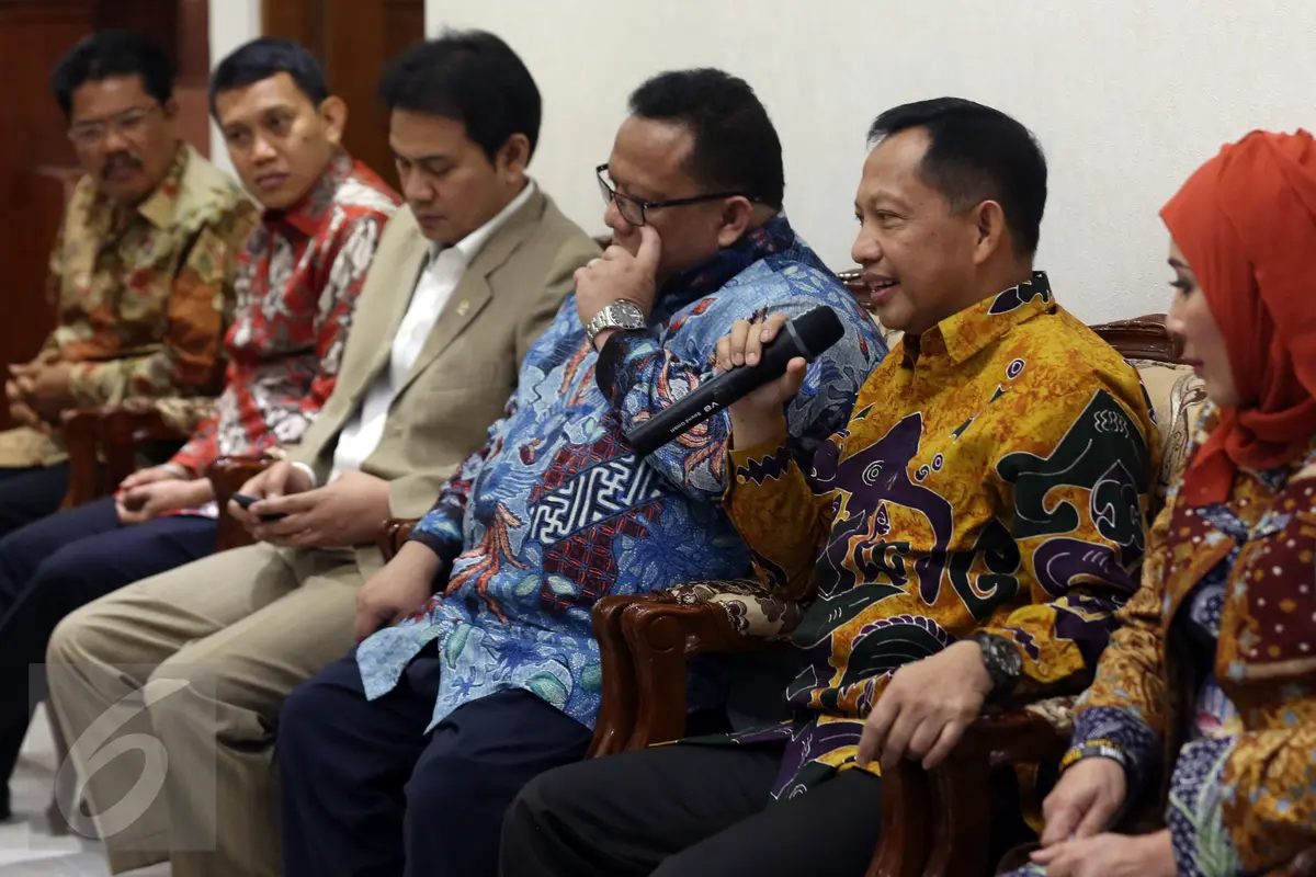 20160622-Komisi III Kunjungi Rumah Calon Kapolri Tito Karnavian-Jakarta
