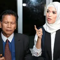 Tidak terima dengan tuduhan penipuan yang dilayangkan oleh seorang wanita bernama Amalia Abdurrachman Aldjufrie, Delia Septianti melaporkan balik ke polisi. (Adrian Putra/Bintang.com)