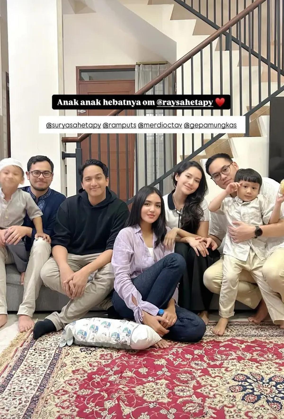 7 Momen Dewi Yull Doakan Ray Sahetapy di Tahlilan Hari Ke-7, Ingat Kebaikan Mantan Suami