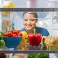 Ilustrasi menyimpan makanan di kulkas. (Shutterstock)