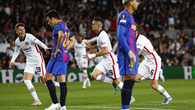 Foto: Kecewanya Penggawa Barcelona Saat Disingkirkan Eintracht Frankfut dari Liga Europa di Kandang Sendiri