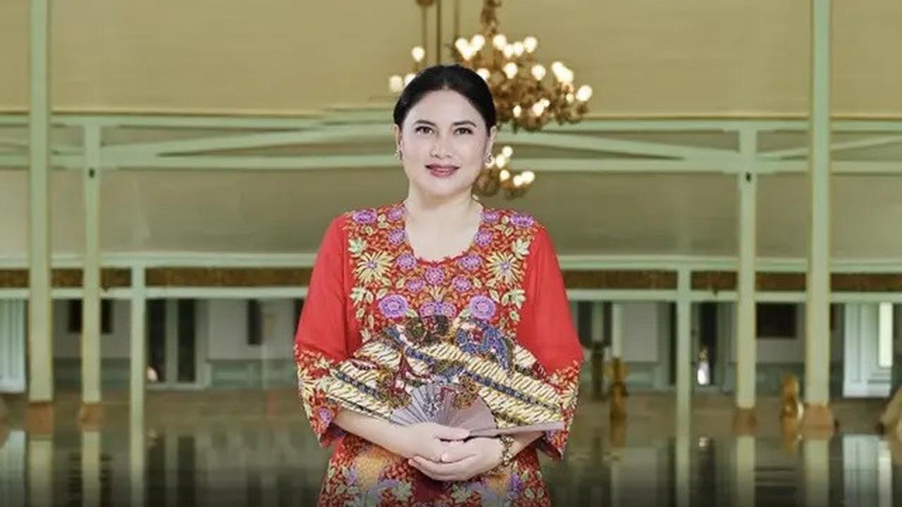 Gaya Selebriti dalam Kebaya Betawi yang Mencuri Perhatian di Acara Formal