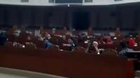 Mahasiswa di Medan duduki ruang rapat paripurna DPRD Sumut